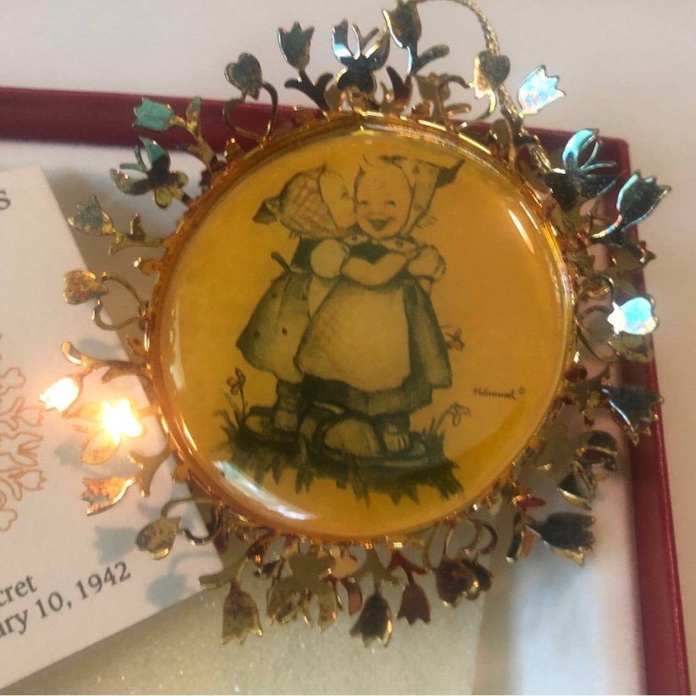 Hummel Gold Christmas Ornament by Danbury Mint - Telling Her Secret - Picture 2 of 5